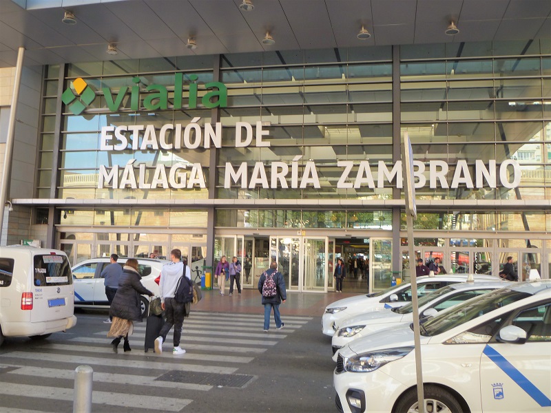 How To Get From Malaga Airport To Puerto Banus By Car, Taxi, Bus or Train